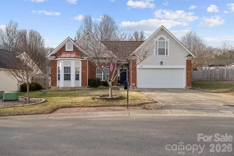 107 Kristens Court Dr, Mooresville, NC 28115