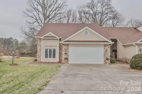 2425 Country Club Rd, Yadkinville, NC 27055