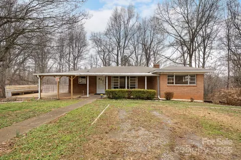 1177 2nd Street Se Pl SE, Hickory, NC 28602