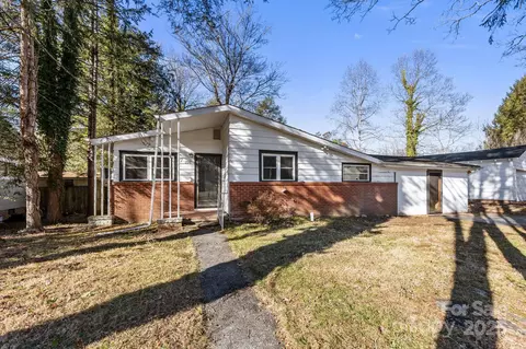 228 Grove St, Brevard, NC 28712
