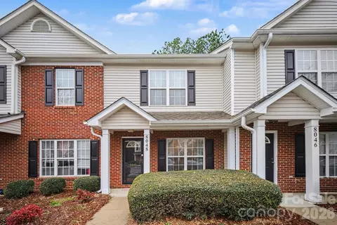 8048 Stoneham Ct, Matthews, NC 28105
