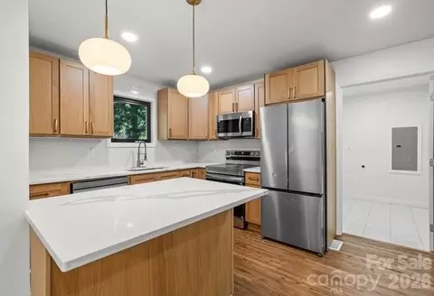 2430 Dora Dr, Charlotte, NC 28215