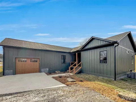 171 Peyton Elaine Rd, Clyde, NC 28721