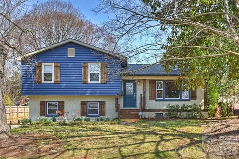 1941 Bentley Pl, Charlotte, NC 28205