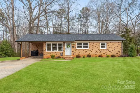 2104 Hollandale Dr, Gastonia, NC 28054