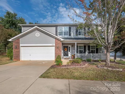 8208 Stourhead Gardens Ln, Waxhaw, NC 28173
