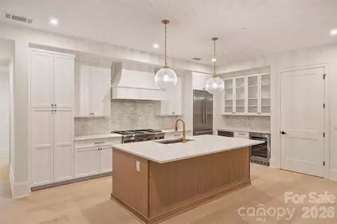 409 Queens 304 Rd #304, Charlotte, NC 28207