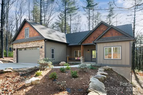 1217 Ugugu Dr, Brevard, NC 28712
