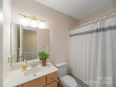 Bath - 53 Vancott Ct, Clyde, NC 28721 photo 2 of 2