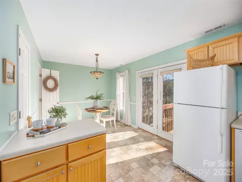 Kitchen - 53 Vancott Ct, Clyde, NC 28721 photo 3 of 4