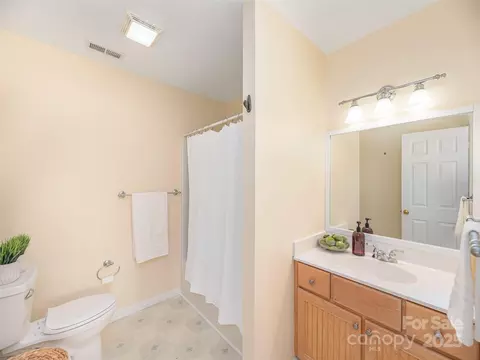 Bath - 53 Vancott Ct, Clyde, NC 28721 photo 1 of 2