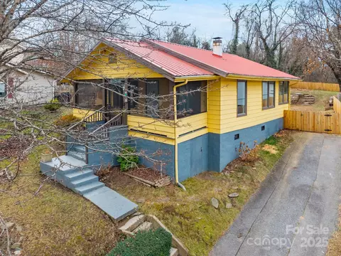 52 East St, Asheville, NC 28803