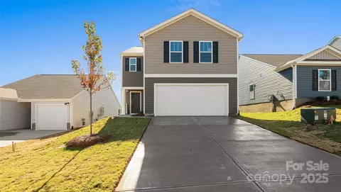 58 Caroline Valley Ln, Hendersonville, NC 28792