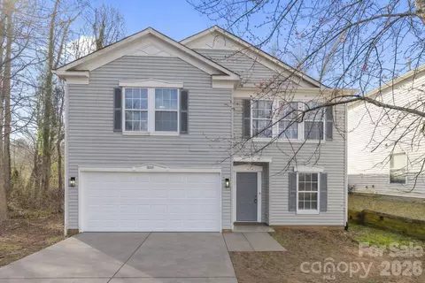 8618 Herons Pond Ct, Charlotte, NC 28215