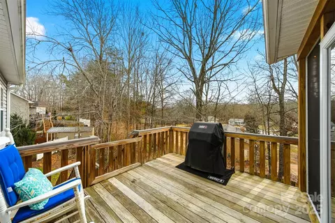 Exterior - 3392 Overbrook Dr, Conover, NC 28613 photo 5 of 7