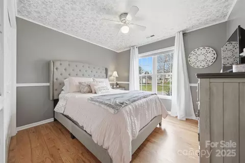 Bedroom - 3392 Overbrook Dr, Conover, NC 28613 photo 3 of 4
