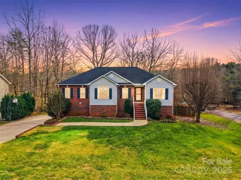 Exterior - 3392 Overbrook Dr, Conover, NC 28613 photo 7 of 7