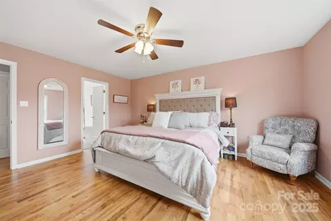 Bedroom - 3392 Overbrook Dr, Conover, NC 28613 photo 2 of 4