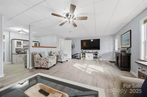 Living - 3392 Overbrook Dr, Conover, NC 28613 photo 3 of 3