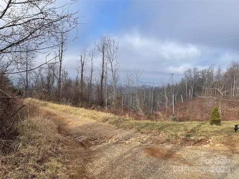 159 Jamestown Ln, Hendersonville, NC 28792