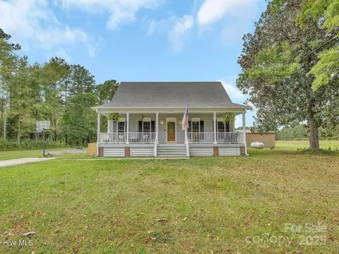 2625 Chauncey Town Rd, Lake Waccamaw, NC 28450