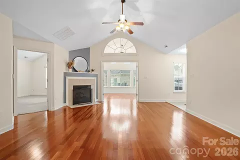 5518 Prosperity View Dr, Charlotte, NC 28269