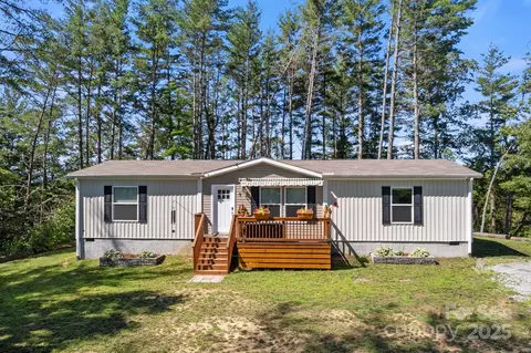 102 Kiwassa Ln, Hendersonville, NC 28792