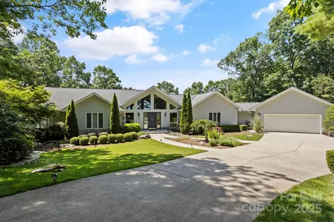 101 Beckwood Ct, Flat Rock, NC 28731