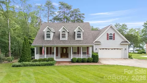 9372 Island Point Rd, Sherrills Ford, NC 28673