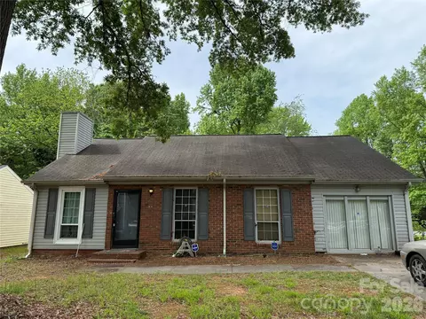6000 Crosswood Ct, Charlotte, NC 28215