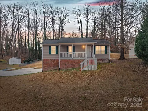 193 Laura St, Winston Salem, NC 27107