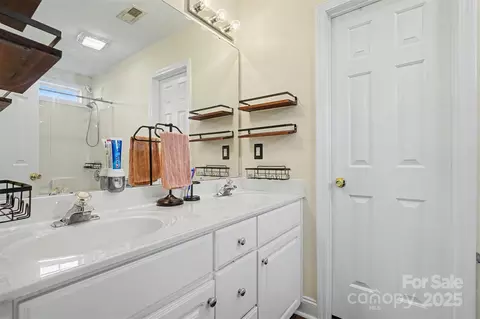 Bath - 413 Dexter Pl, Monroe, NC 28110 photo 1 of 1
