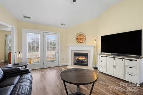 Living - 413 Dexter Pl, Monroe, NC 28110 photo 2 of 4