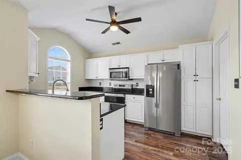 Kitchen - 413 Dexter Pl, Monroe, NC 28110 photo 3 of 4