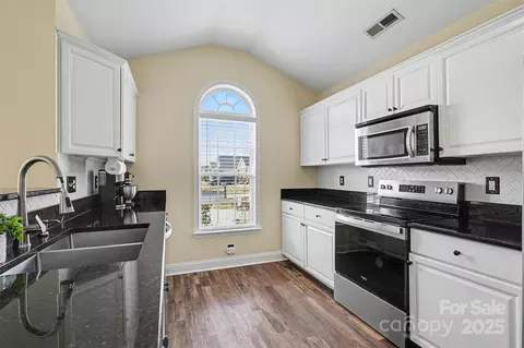 Kitchen - 413 Dexter Pl, Monroe, NC 28110 photo 2 of 4