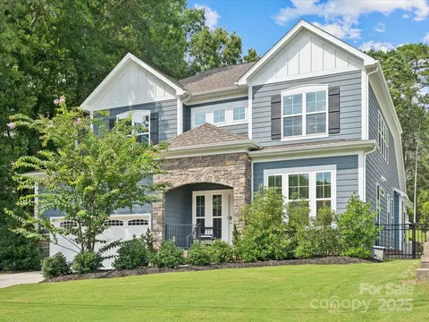 6931 Providence W Ln W, Charlotte, NC 28226