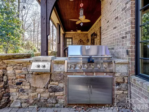 229 Wrenwood Ln, Charlotte, NC 28211