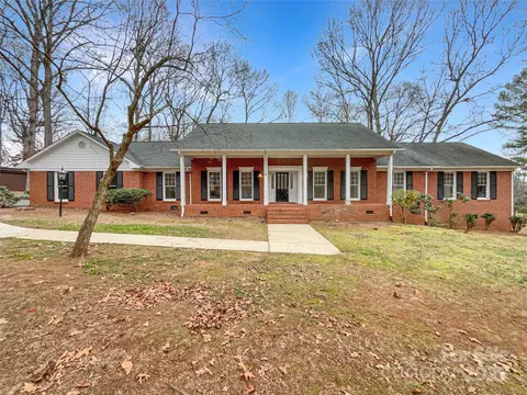 323 Glen Eagles E Rd E, Statesville, NC 28625