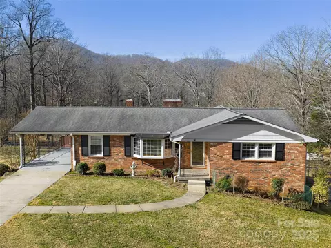 18 Mulberry Dr, Arden, NC 28704