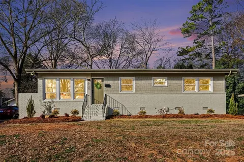 6738 Starcrest Dr, Charlotte, NC 28210
