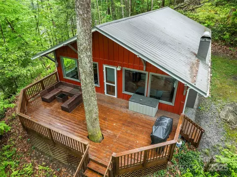 10 La Floresta Ln, Cedar Mountain, NC 28718