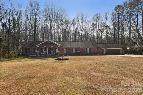 1993 Berrywood Ln, Clover, SC 29710