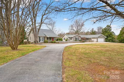705 Hooper Creek Rd, Tryon, NC 28782