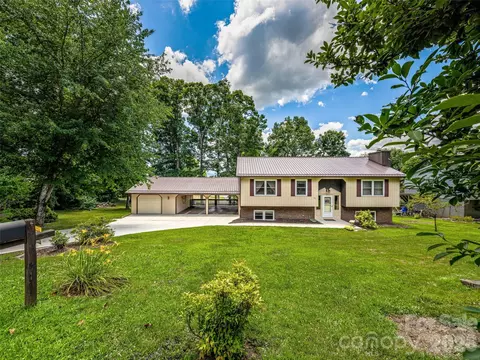 29 Tall Oaks Rd, Candler, NC 28715