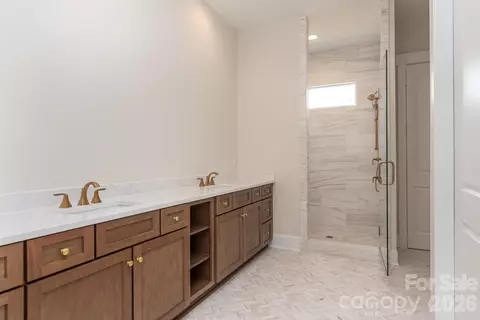 Bath - 13006 Hazelbrook Ln, Cornelius, NC 28031 photo 2 of 4