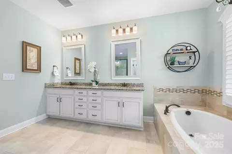 Bath - 4221 Persimmon Rd, Lancaster, SC 29720 photo 3 of 4