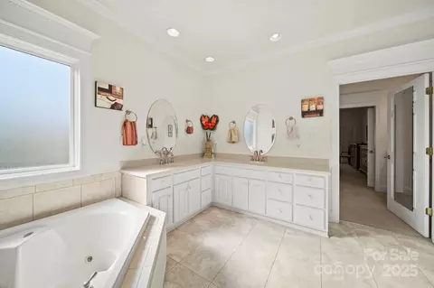 Bath - 1024 Lyndon Dr, Lancaster, SC 29720 photo 3 of 3