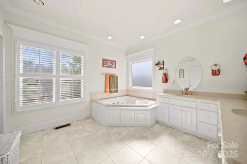 Bath - 1024 Lyndon Dr, Lancaster, SC 29720 photo 2 of 3
