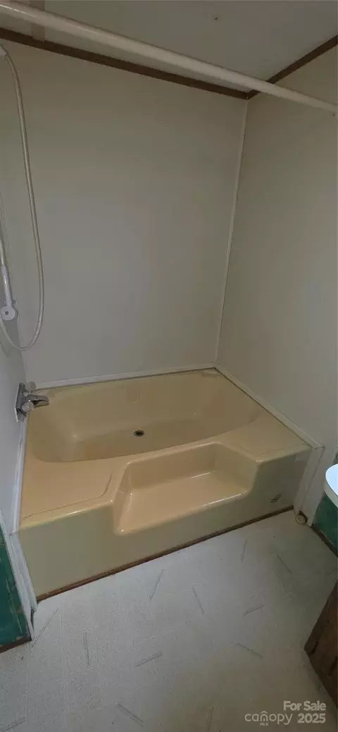 Bath - 2111 Boxcar Rd, Lancaster, SC 29720 photo 3 of 3