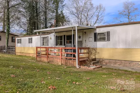 28 Holly Acres Ln, Arden, NC 28704